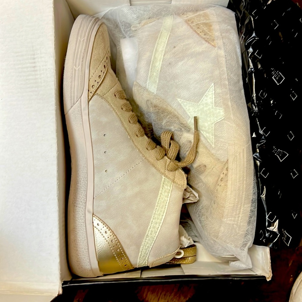New never worn size 9 woman leather high tops
